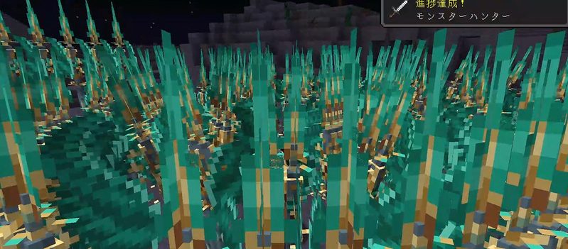 マイクラ魔法MOD「Cataclysm: Spellbooks」のMalevolent Battlefieldで地面から大量の青緑色のトゲのようなものが出現する様子