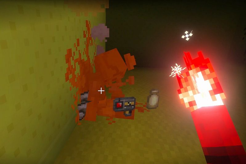 マイクラ統合版BACKROOMS Add-Onの暗いロビーでピグリン像からスキャナーが出てきた場面