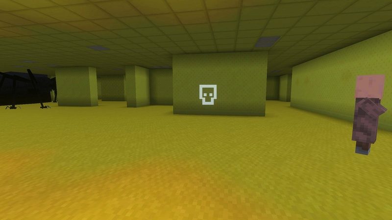マイクラ統合版BACKROOMS Add-Onで、スペクトルバイザーを装備してShift＋右クリックすると、黄色いロビーの壁に白いドクロマークが表示された様子